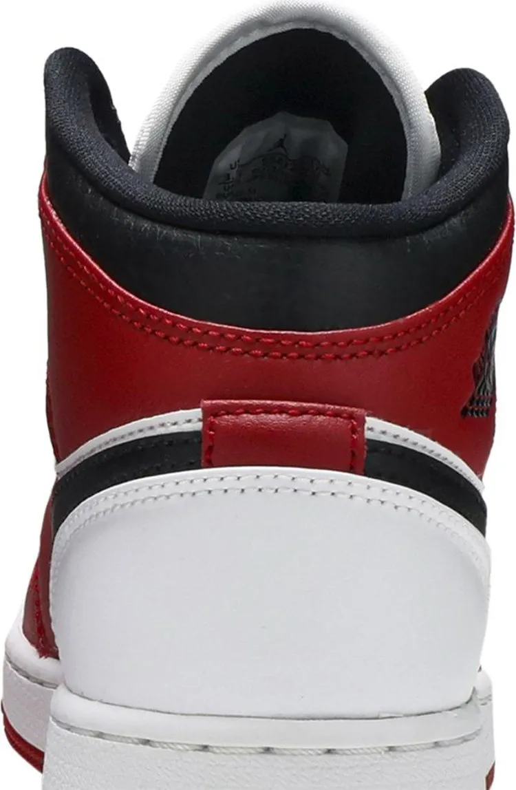 Air Jordan 1 Mid GS Chicago, red