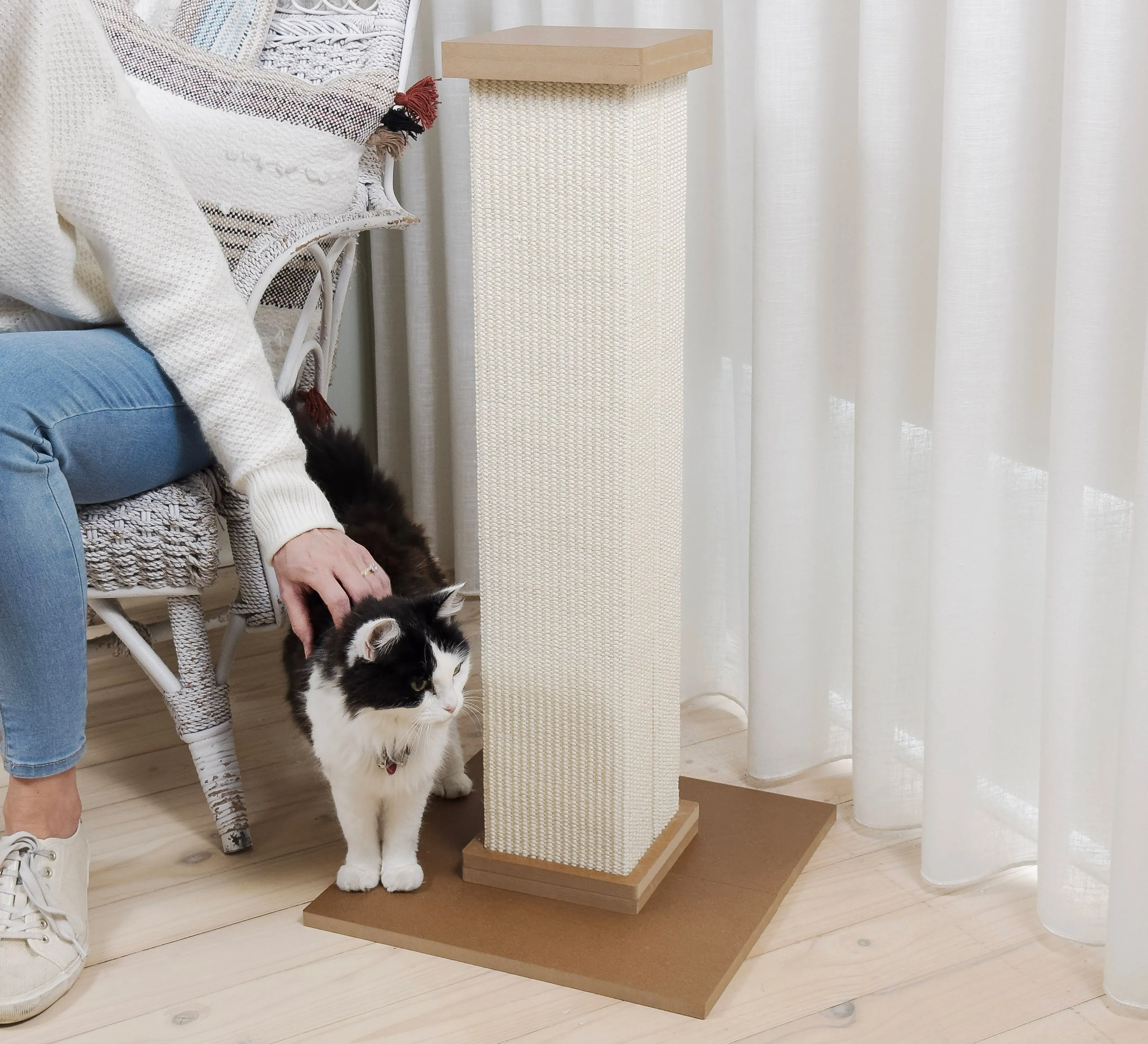 AUSSIE FURBABY Cat Scratching Post - 81cm Scratch Post Cat Tower, Durable Tall Cat Scratcher Post, Perfect for Cat Scratching Needs. Cat Scratching Posts protect furniture. Vertical cat toys for cats