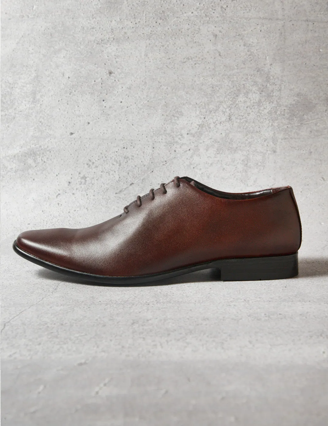 Kanvas Sleek Wholecut Shoes