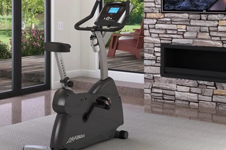 Life Fitness C1 Lifecycle Upright Exercise Bike