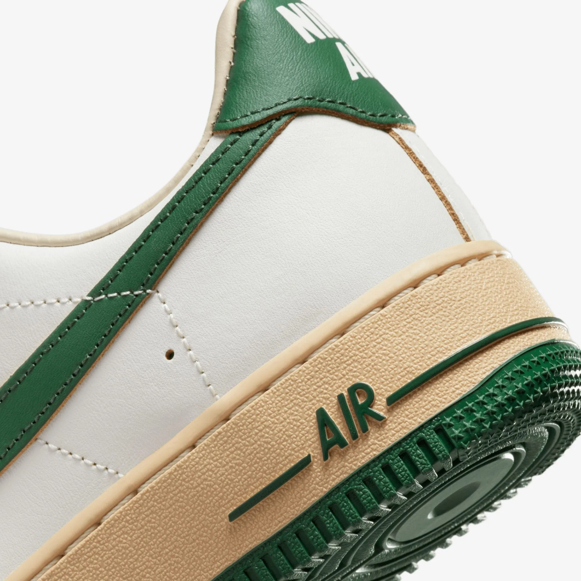 Nike | WMN'S AIR FORCE 1 '07 LV8 { SAIL/GORGE GREEN