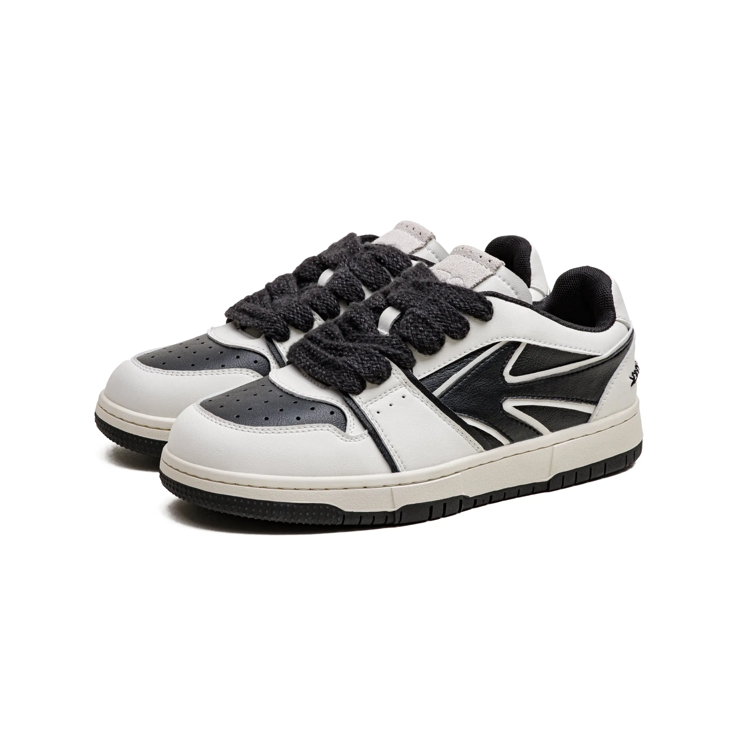 Retro Skate Sneakers - Black/White